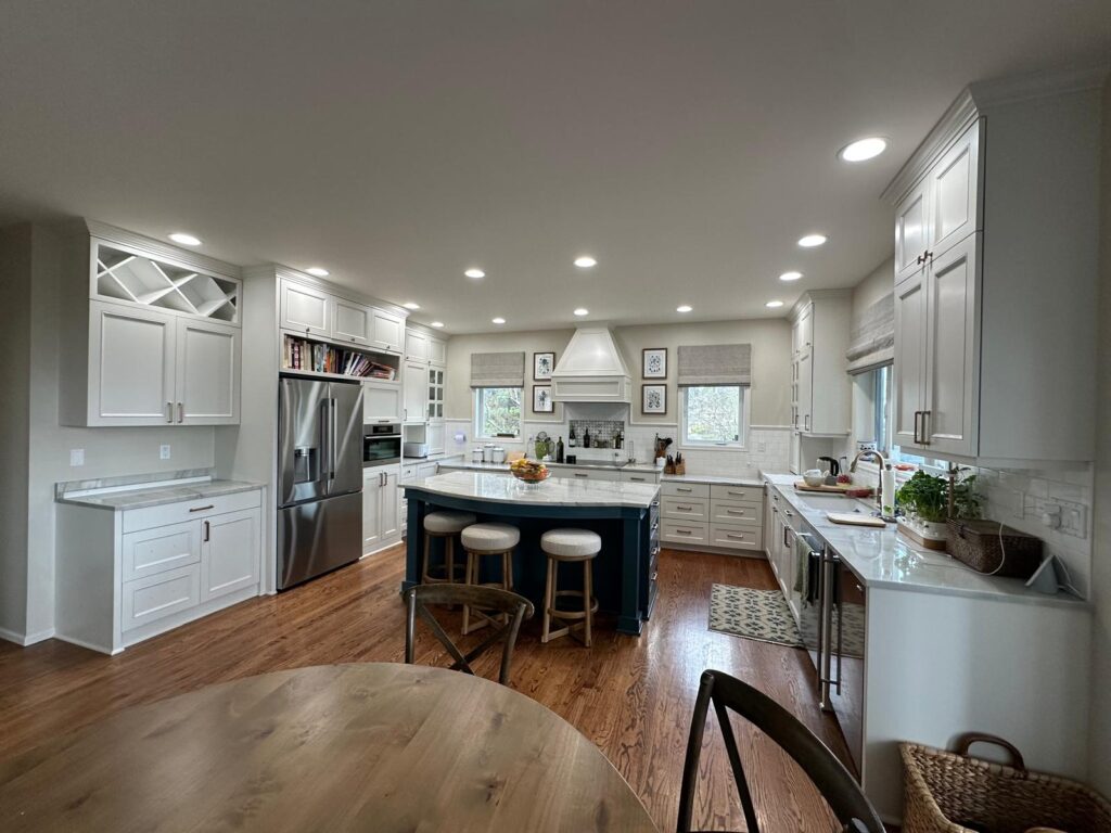 Kitchen cabinet color trends in Everett WA with modern neutral tones